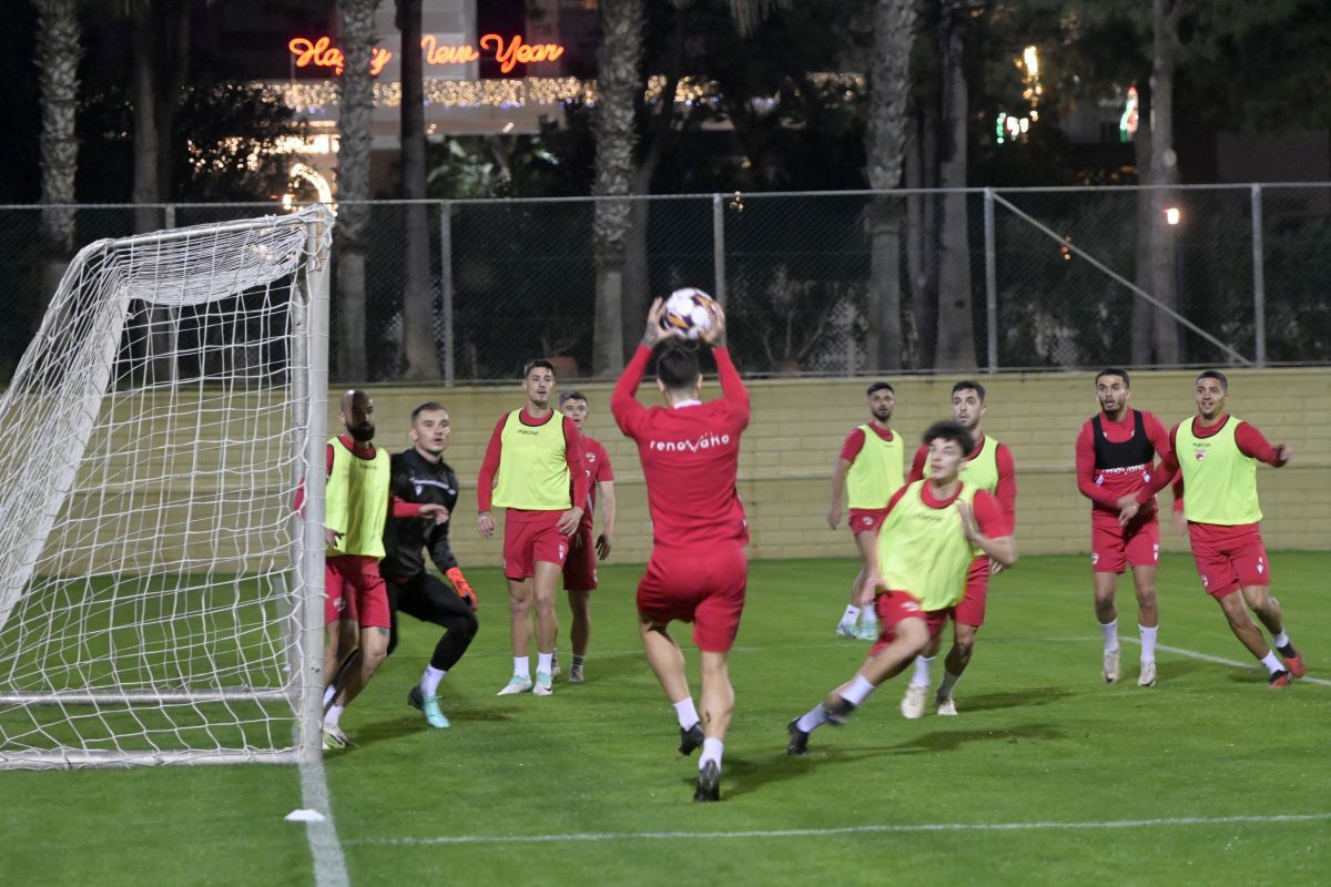 Sosirea lui Velkovski la Dinamo e văzută drept salvarea „câinilor”: „Va fi cel mai bun din echipă! IQ-ul său este de elită”