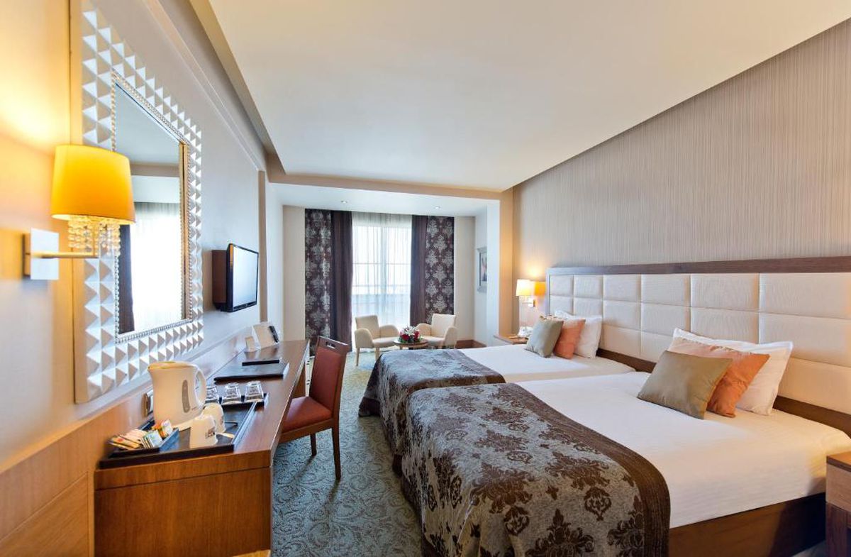 Dinamo a ajuns în Antalya fără nicio achiziție » Unde se blochează negocierile de fiecare dată