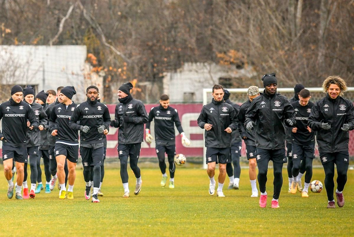 Rapid s-a reunit astăzi: 28 de jucători sub comanda lui Bergodi » Surprize-surprize. Cine l-a impresionat pe reporterul GSP: „Că tot ziceți că sunt firav”