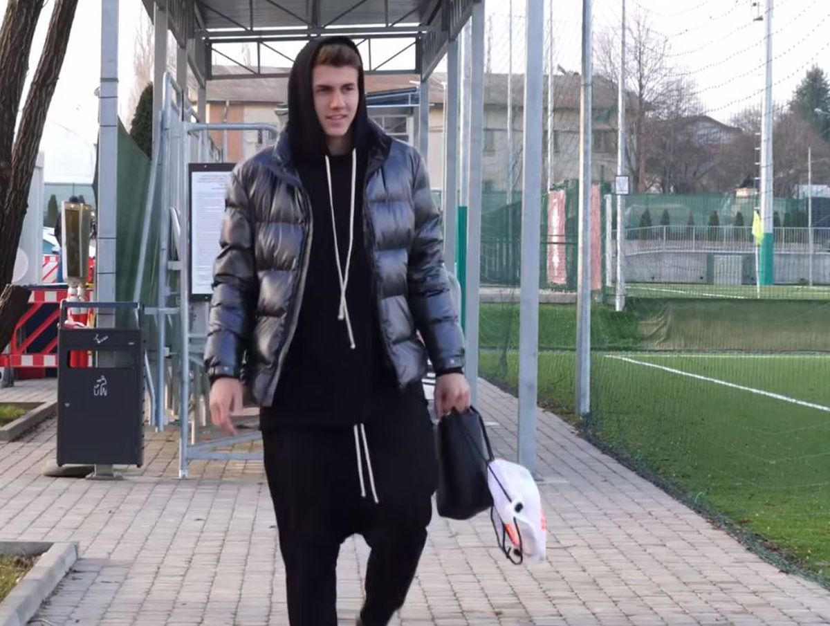 Rapid s-a reunit astăzi: 28 de jucători sub comanda lui Bergodi » Surprize-surprize. Cine l-a impresionat pe reporterul GSP: „Că tot ziceți că sunt firav”