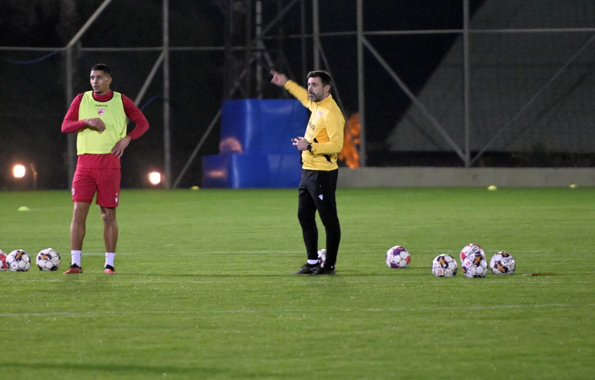 Sosirea lui Velkovski la Dinamo e văzută drept salvarea „câinilor”: „Va fi cel mai bun din echipă! IQ-ul său este de elită”