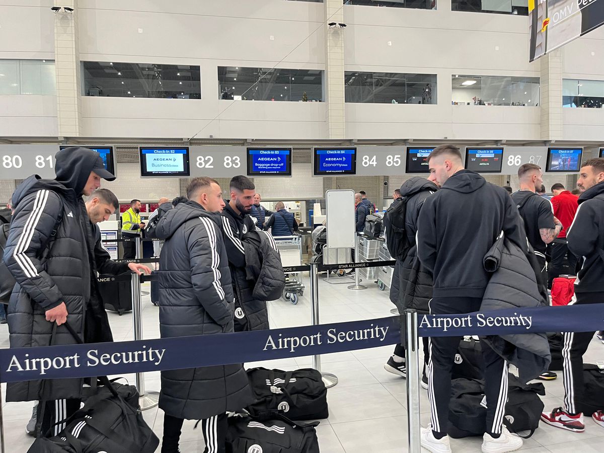 4 echipe din Superliga, în același avion spre Antalya » Surpriză în bagaj: „Mi-am luat cartea despre Rusia. Confirmă ce bănuiam”