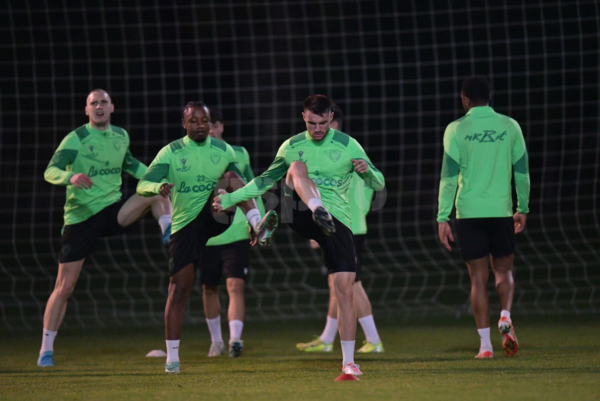 GSP a asistat la primul antrenament al lui Adrian Mutu la Petrolul! „Briliantul” nu s-a putut abține și a «îmblânzit» mingea