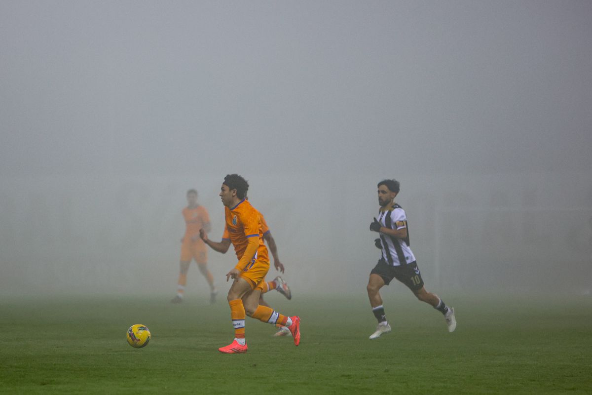 Imagini incredibile! Meciul Nacional - Porto, din Portugalia, abandonat
