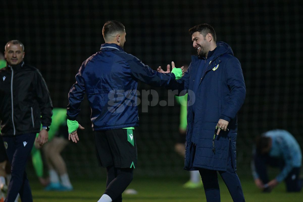 GSP a asistat la primul antrenament al lui Adrian Mutu la Petrolul! „Briliantul” nu s-a putut abține și a «îmblânzit» mingea