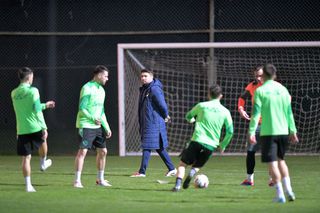 GSP a asistat la primul antrenament al lui Adrian Mutu la Petrolul! „Briliantul” nu s-a putut abține și a «îmblânzit» mingea