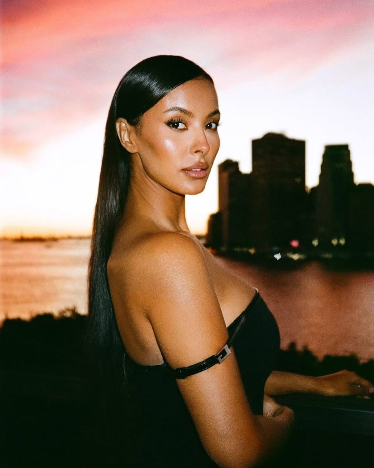 Prinși în «ofsaid» pe iaht » Fotbalistul a vorbit în premieră despre relația cu angajata de la „Insula Iubirii”