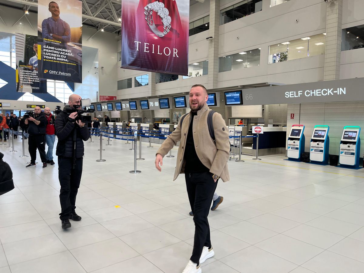 4 echipe din Superliga, în același avion spre Antalya » Surpriză în bagaj: „Mi-am luat cartea despre Rusia. Confirmă ce bănuiam”