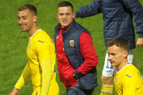 Vlad Nicoară la România U21, flancat de Mihai Lixandru și  Alexandru Pantea / foto: Imago Images