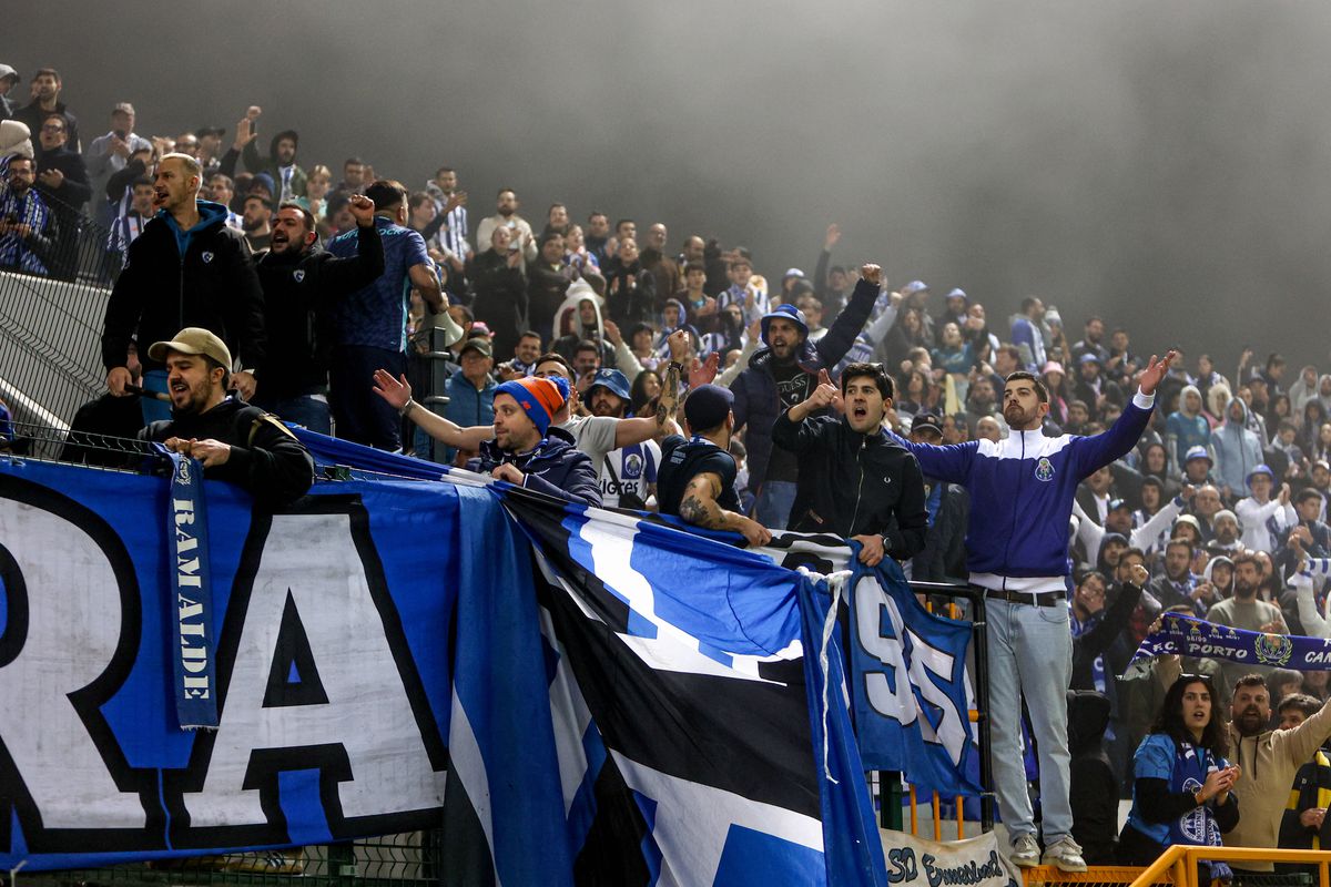 Imagini incredibile! Meciul Nacional - Porto, din Portugalia, abandonat
