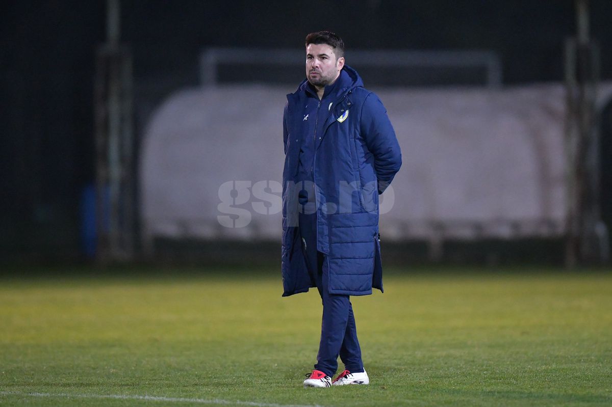 GSP a asistat la primul antrenament al lui Adrian Mutu la Petrolul! „Briliantul” nu s-a putut abține și a «îmblânzit» mingea