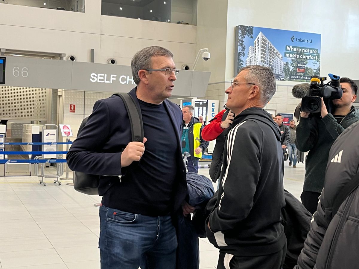 4 echipe din Superliga, în același avion spre Antalya » Surpriză în bagaj: „Mi-am luat cartea despre Rusia. Confirmă ce bănuiam”