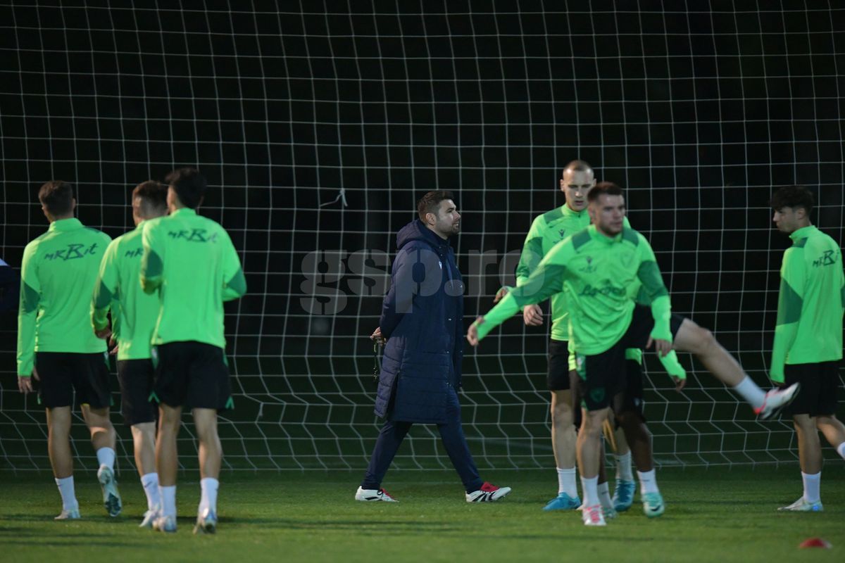 GSP a asistat la primul antrenament al lui Adrian Mutu la Petrolul! „Briliantul” nu s-a putut abține și a «îmblânzit» mingea