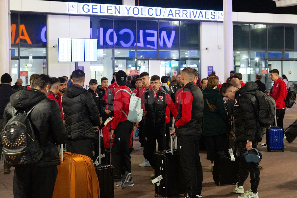 Dinamo a ajuns în Antalya » Din Turcia, „câinii” anunță categoric: „Locul nostru e în play-off!”