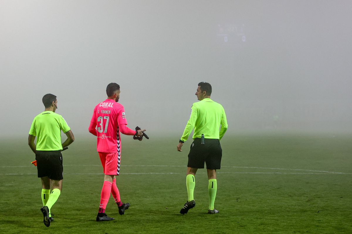 Imagini incredibile! Meciul Nacional - Porto, din Portugalia, abandonat