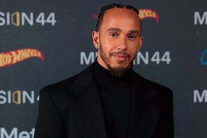 Lewis Hamilton salută mutarea la Ferrari cu hashtagul #newjob » Un nume greu al F1 pune însă la îndoială decizia echipei italiene