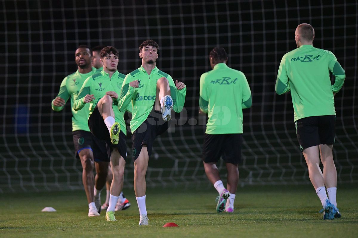 GSP a asistat la primul antrenament al lui Adrian Mutu la Petrolul! „Briliantul” nu s-a putut abține și a «îmblânzit» mingea