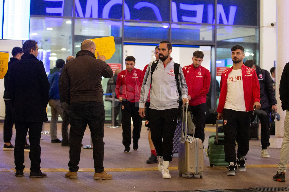 Dinamo a ajuns în Antalya » Din Turcia, „câinii” anunță categoric: „Locul nostru e în play-off!”