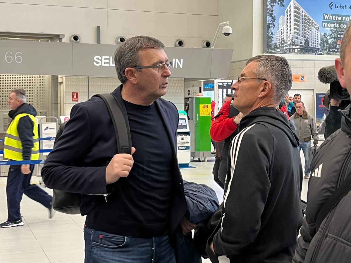 4 echipe din Superliga, în același avion spre Antalya » Surpriză în bagaj: „Mi-am luat cartea despre Rusia. Confirmă ce bănuiam”