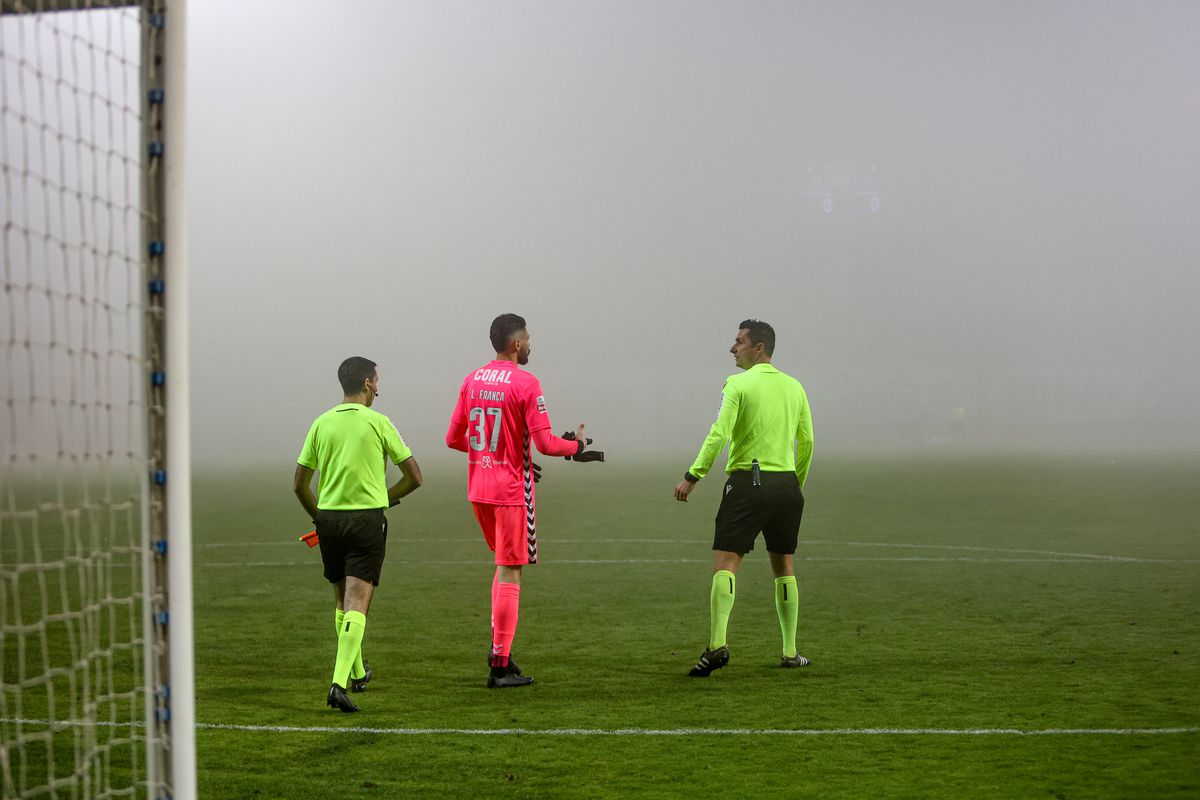 Imagini incredibile! Meciul Nacional - Porto, din Portugalia, abandonat