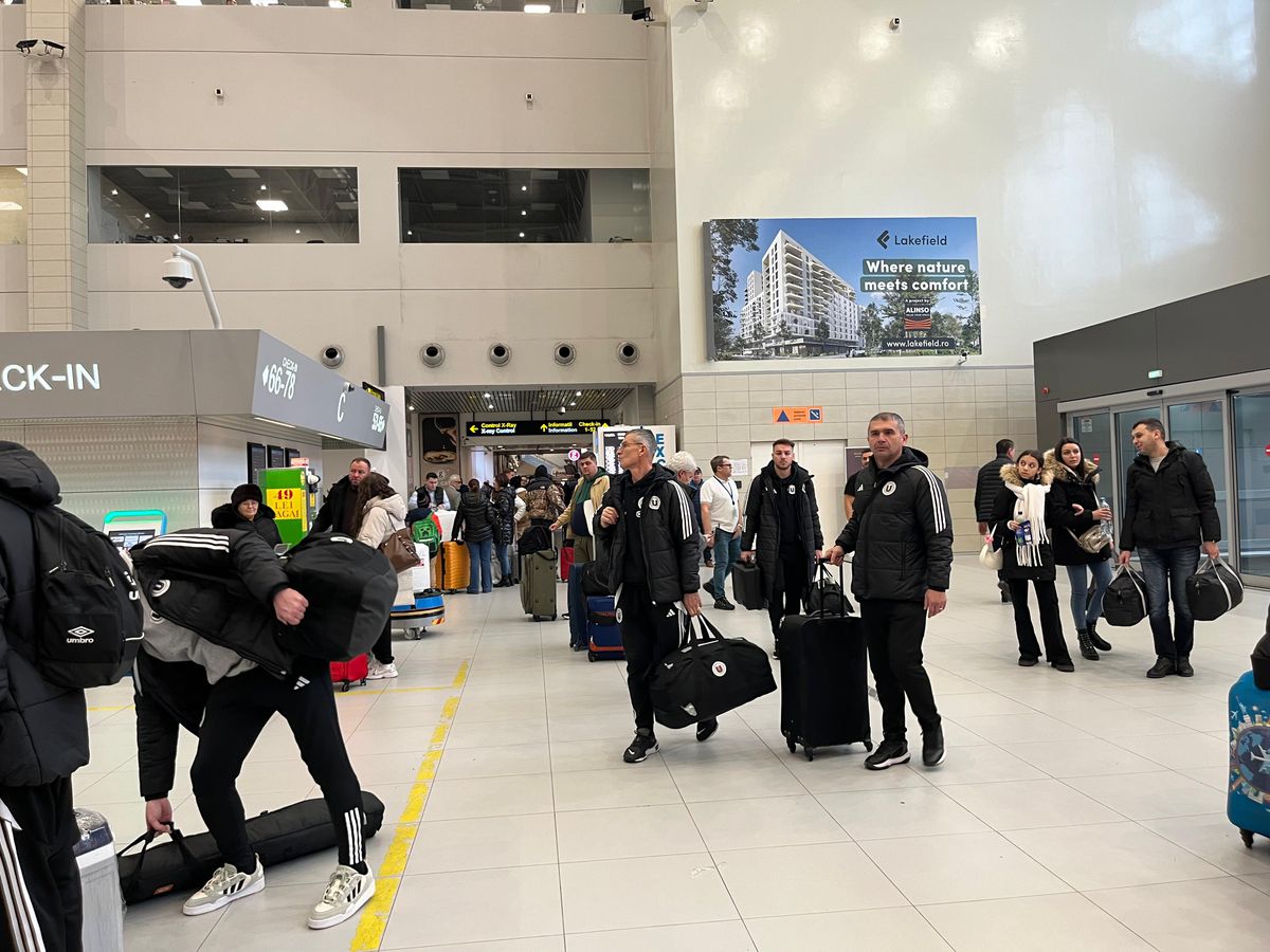 4 echipe din Superliga, în același avion spre Antalya » Surpriză în bagaj: „Mi-am luat cartea despre Rusia. Confirmă ce bănuiam”