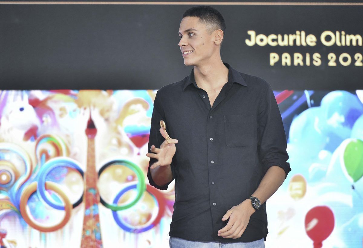 A primit două mașini de lux de la Ion Țiriac, dar David Popovici a ales să-și cumpere un bolid de 150.000 de euro » Care a fost motivul înotătorului