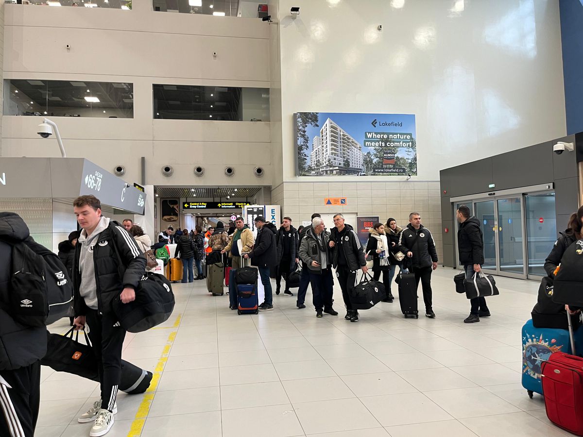 4 echipe din Superliga, în același avion spre Antalya » Surpriză în bagaj: „Mi-am luat cartea despre Rusia. Confirmă ce bănuiam”