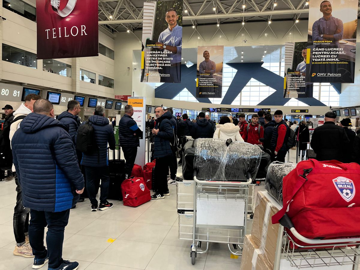 4 echipe din Superliga, în același avion spre Antalya » Surpriză în bagaj: „Mi-am luat cartea despre Rusia. Confirmă ce bănuiam”