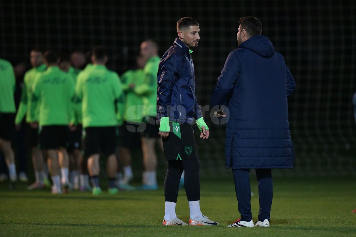 GSP a asistat la primul antrenament al lui Adrian Mutu la Petrolul! „Briliantul” nu s-a putut abține și a «îmblânzit» mingea