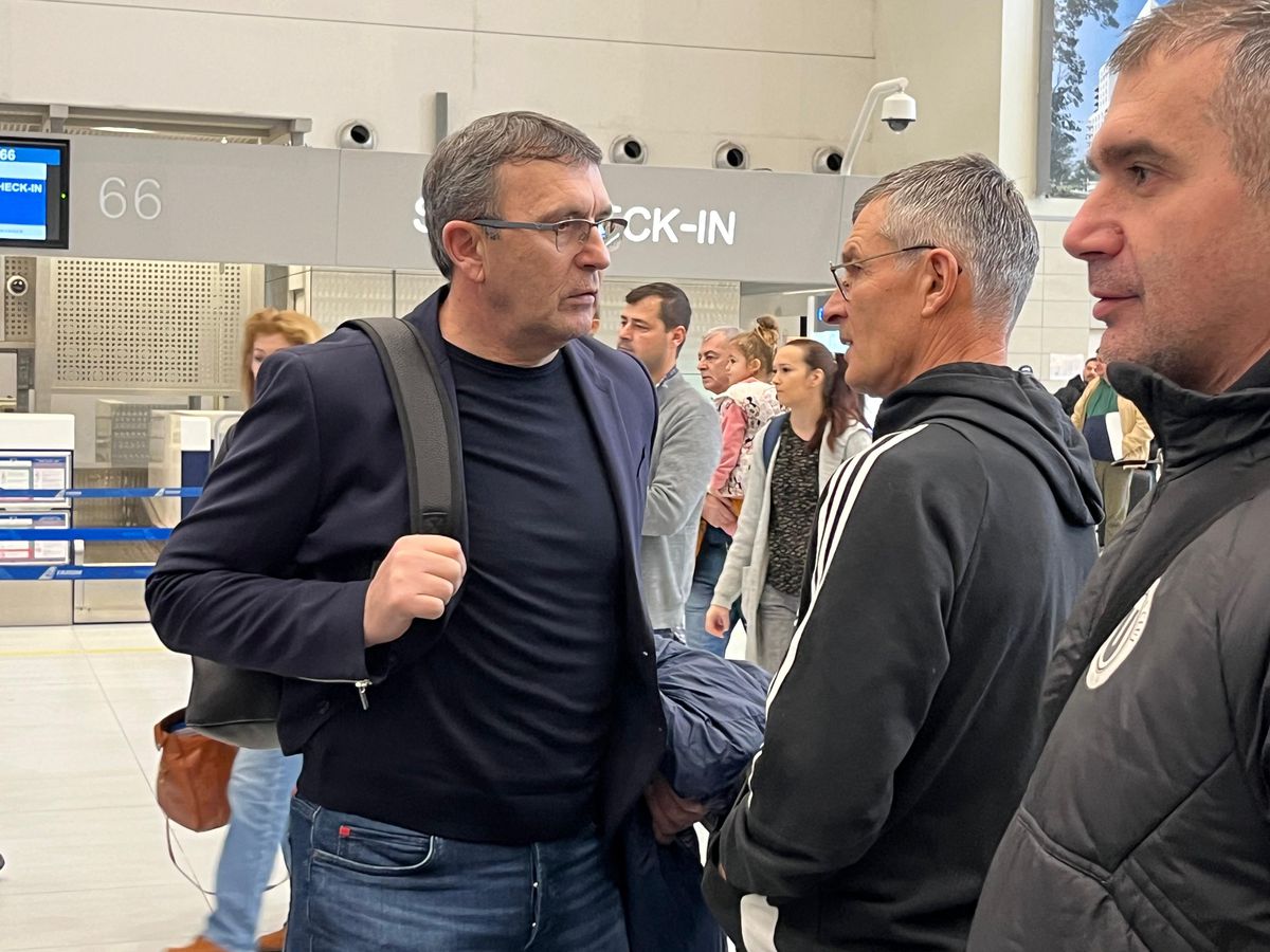 4 echipe din Superliga, în același avion spre Antalya » Surpriză în bagaj: „Mi-am luat cartea despre Rusia. Confirmă ce bănuiam”