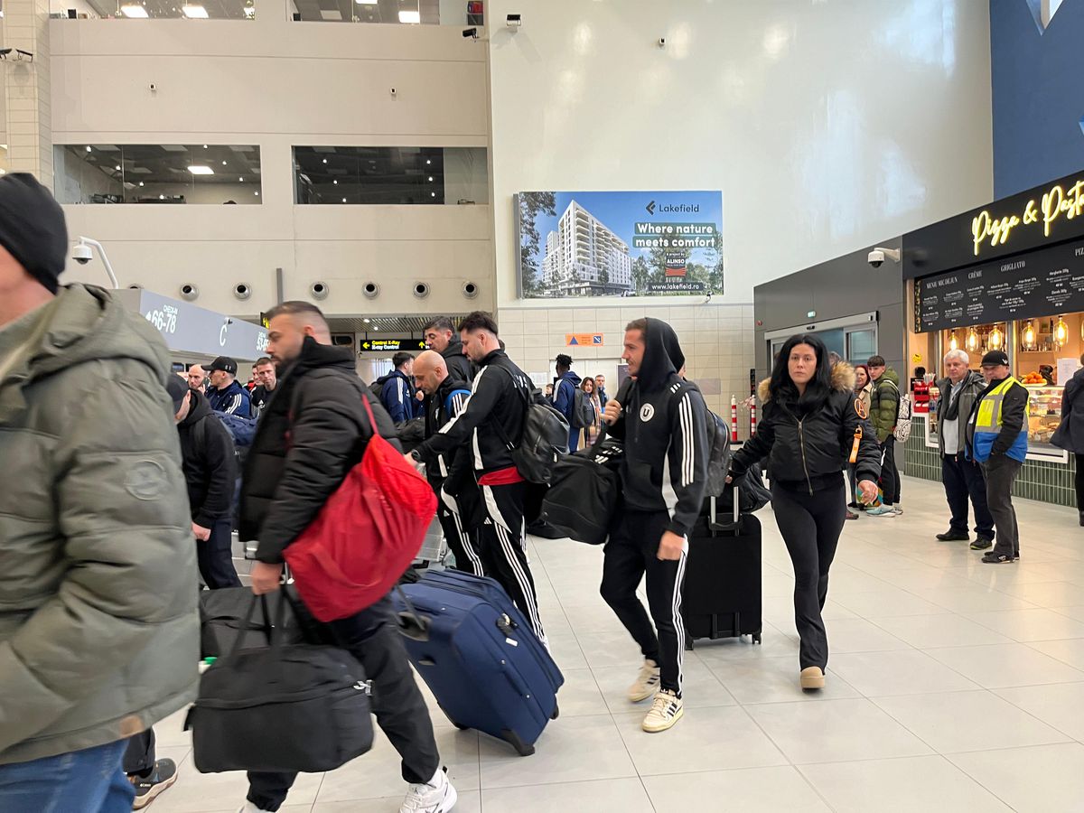 4 echipe din Superliga, în același avion spre Antalya » Surpriză în bagaj: „Mi-am luat cartea despre Rusia. Confirmă ce bănuiam”