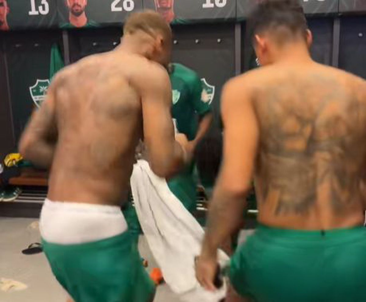 După ce l-au bătut pe Ronaldo, englezul Toney și colegii au dansat pe o manea românească