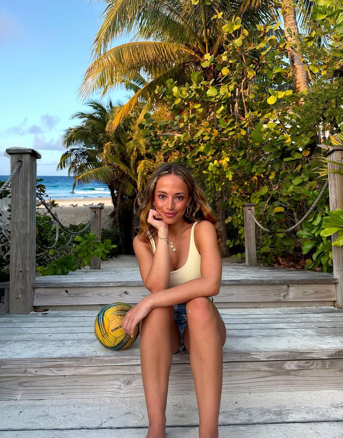 Prezentatoarea Jolie Sharp. Foto: Instagram