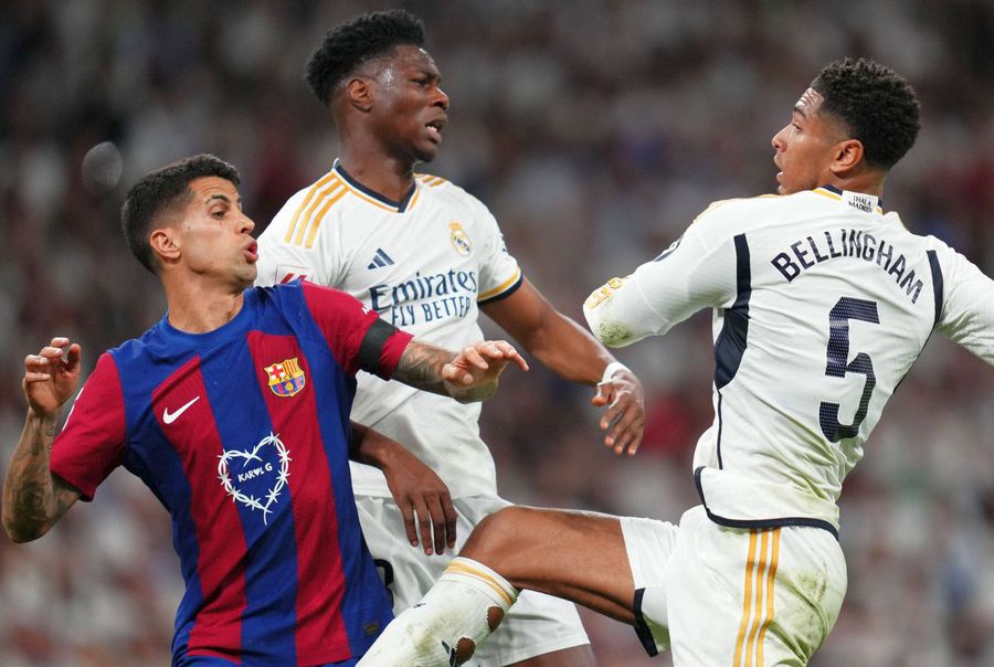 Joao Cancelo (stânga) ar fi tentat și de o revenire la Barcelona. Foto: Imago Images Cristi Chivu ratează primul transfer din 2026 » Joao Cancelo întoarce spatele lui Inter și e gata să semneze!