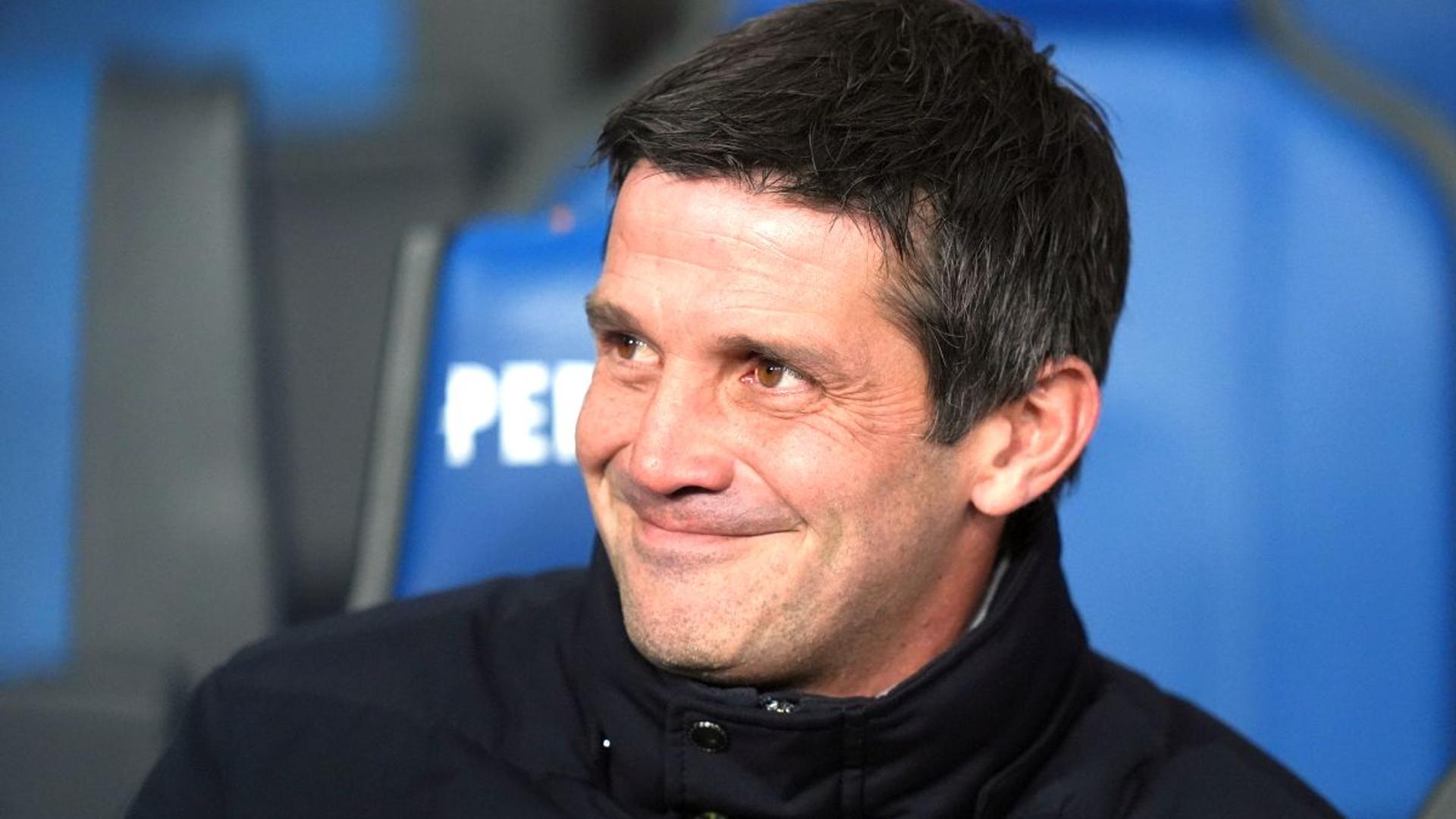 Federico Dimarco semnând contractul de prelungire cu Inter, evidențiind salariul majorat și angajamentul pe termen lung al fundașului. | sursa foto: Gazeta Sporturilor