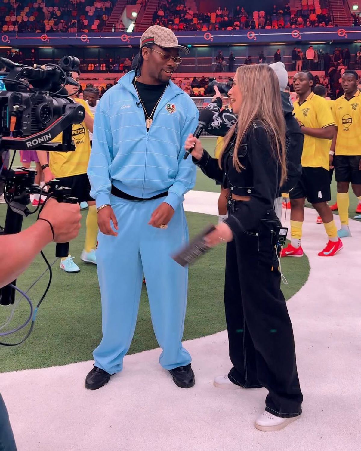 Clipul viral cu Novak Djokovic și o influenceriță superbă a încins internetul » Sârbul s-a furișat în spatele ei și a învățat-o cum se face