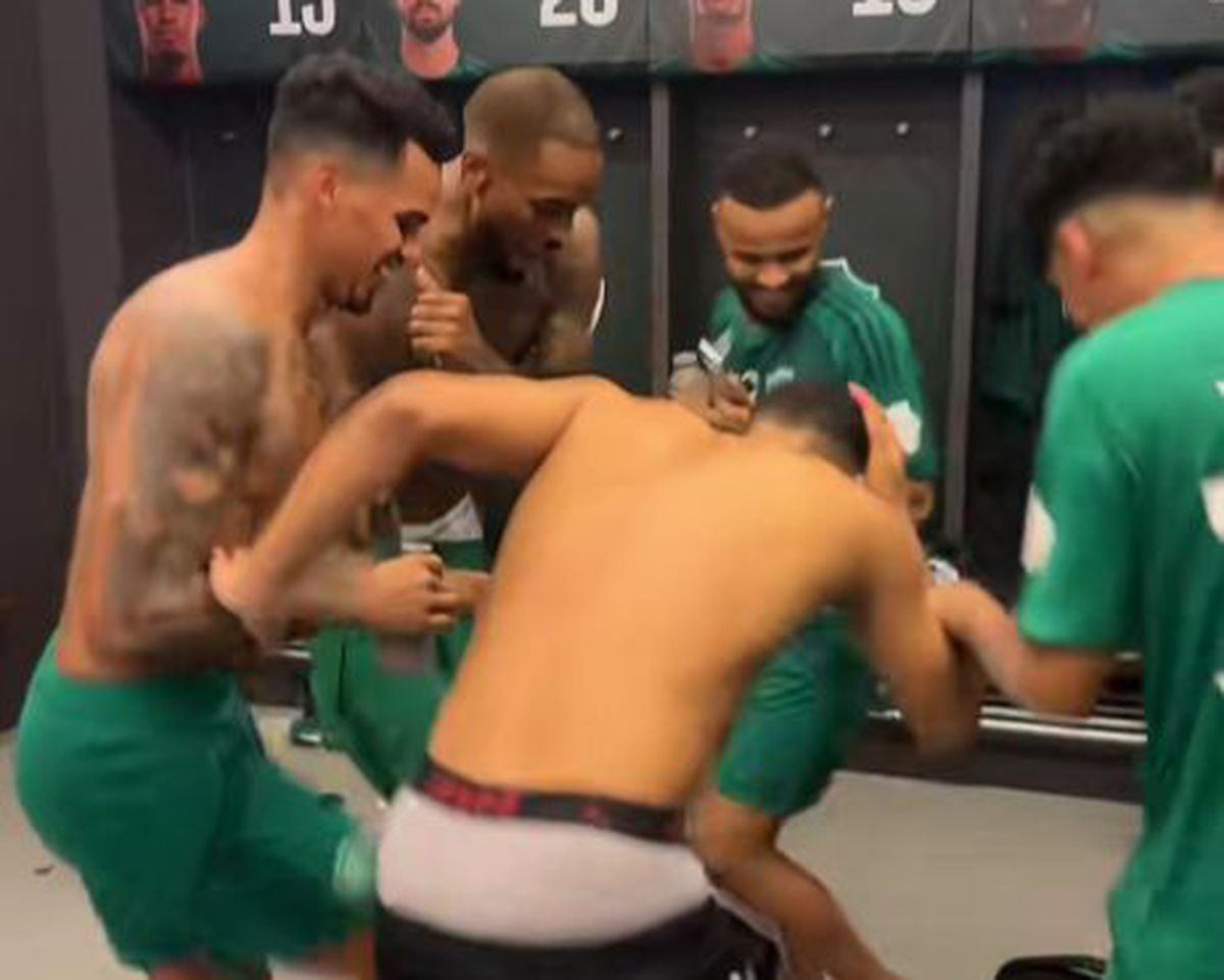 După ce l-au bătut pe Ronaldo, englezul Toney și colegii au dansat pe o manea românească