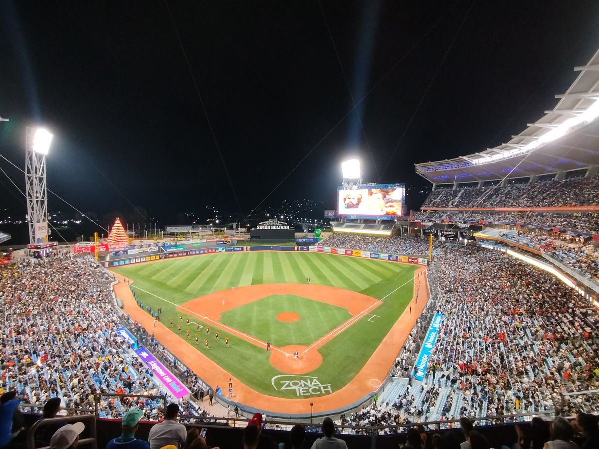 Estadio Monumental de Caracas Simón Bolívar din Venezuela / foto: Imago și X