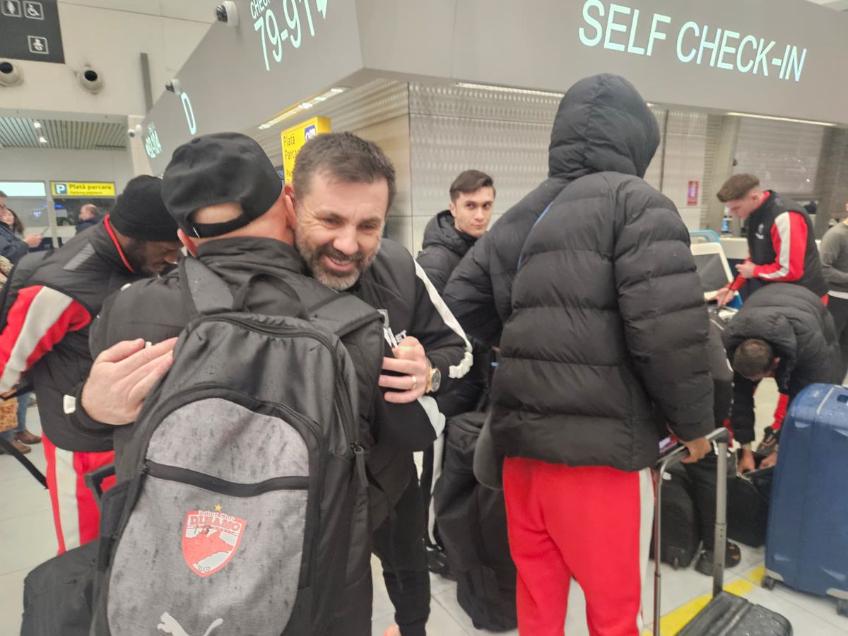 Dinamo a decolat azi spre Antalya cu Eissat în lot » Zeljko Kopic: „Cu toții așteptam mai multe transferuri!”. Ce a spus despre Vătăjelu