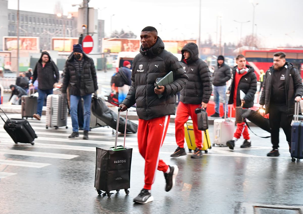 „I-am zis lui Dani Coman că vrea să mă dea afară” » Bogdan Andone, în formă pe aeroport: ce se întâmplă cu Caio și Mario Tudose