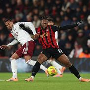 Antoine Semenyo, în duel cu Gabriel, în Bournemouth - Arsenal / foto Guliver/GettyImages