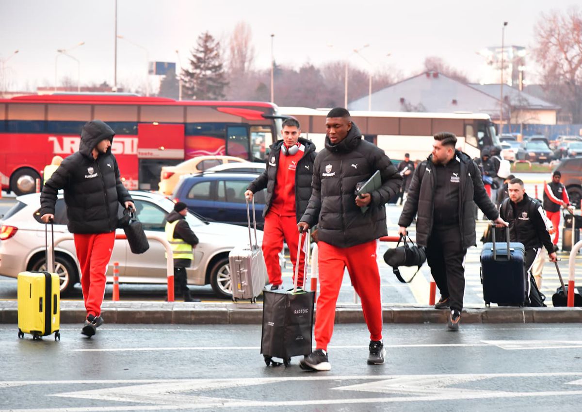 „I-am zis lui Dani Coman că vrea să mă dea afară” » Bogdan Andone, în formă pe aeroport: ce se întâmplă cu Caio și Mario Tudose