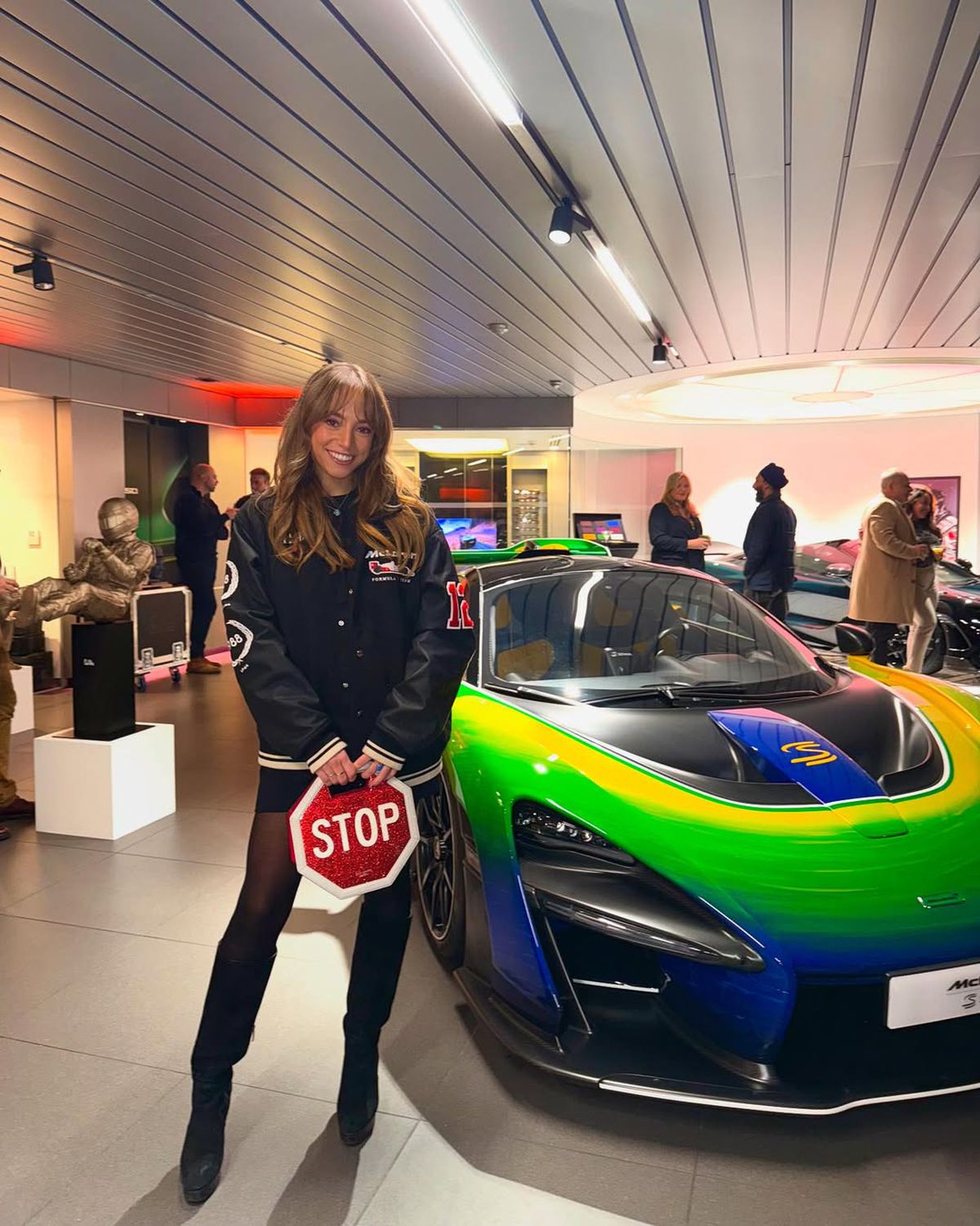 Prezentatoarea Jolie Sharp. Foto: Instagram