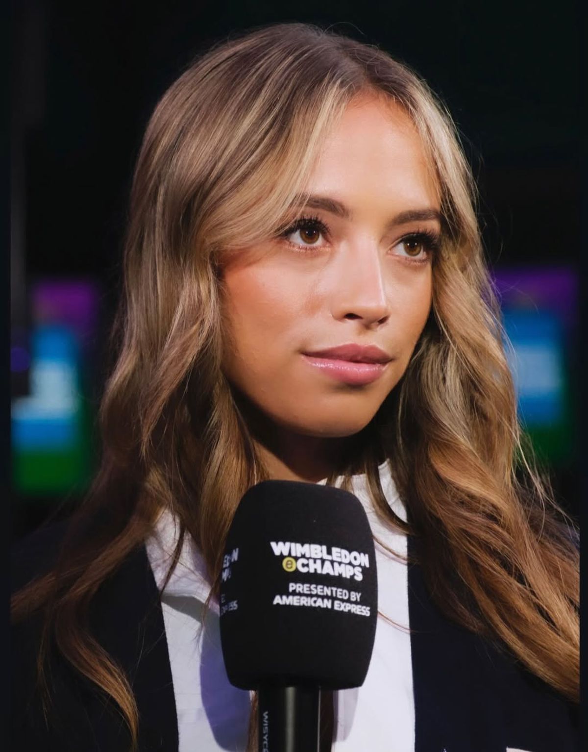 Prezentatoarea Jolie Sharp. Foto: Instagram