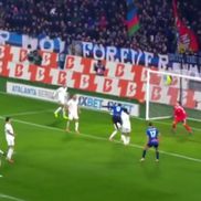 Scamacca îi fură balonul lui Hermoso, faza se dezvoltă, iar nouarul înscrie cu capul