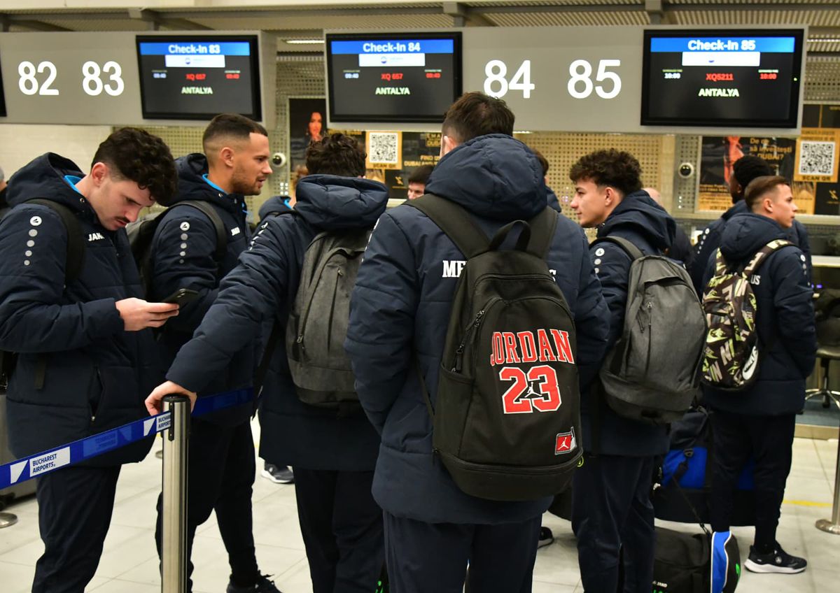 „I-am zis lui Dani Coman că vrea să mă dea afară” » Bogdan Andone, în formă pe aeroport: ce se întâmplă cu Caio și Mario Tudose