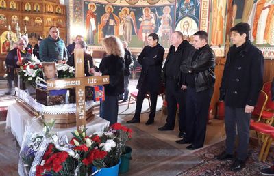 FOTO + VIDEO Legendele Stelei și-au luat rămas bun de la Ilie Bărbulescu » Tudorel Stoica nu s-a putut apropia de coșciug. Ștefan Iovan a început să plângă