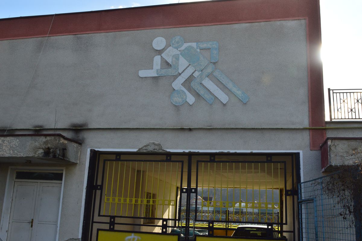 VIDEO + FOTO Cum arată acum locul în care s-au născut povești savuroase în anii ’90: bani pentru echipă câștigați la ruletă și oferta lui Gigi Becali înainte de a cumpăra Steaua