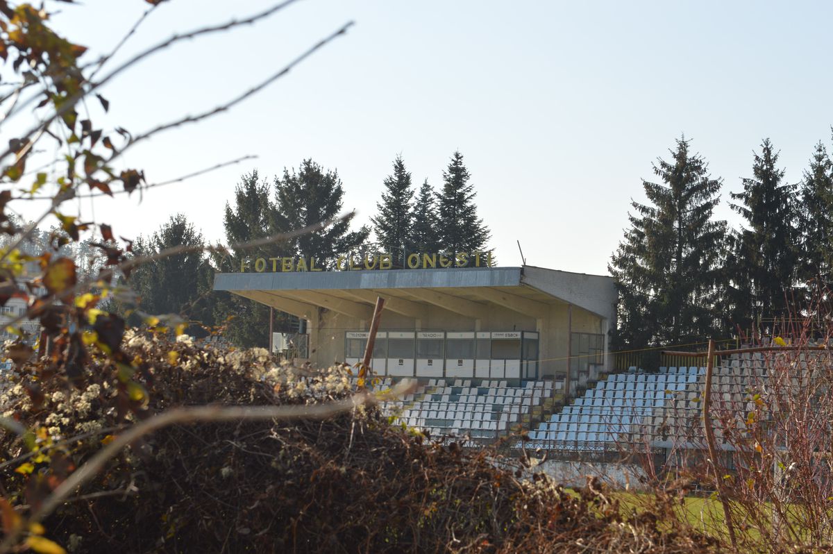 VIDEO + FOTO Cum arată acum locul în care s-au născut povești savuroase în anii ’90: bani pentru echipă câștigați la ruletă și oferta lui Gigi Becali înainte de a cumpăra Steaua