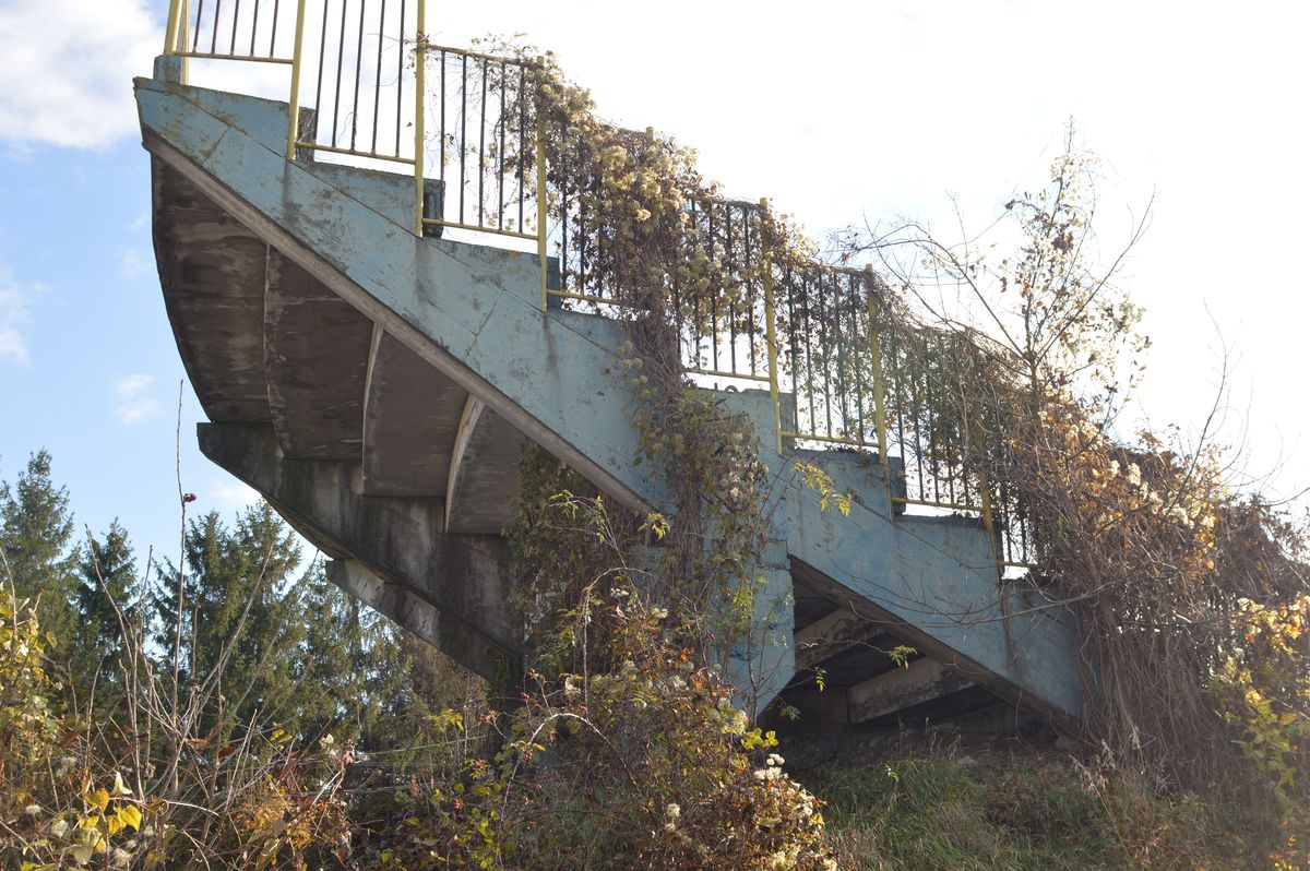 VIDEO + FOTO Cum arată acum locul în care s-au născut povești savuroase în anii ’90: bani pentru echipă câștigați la ruletă și oferta lui Gigi Becali înainte de a cumpăra Steaua